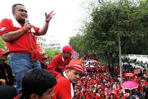 เสื้อแดงเตรียมยกระดับชุมนุม ขู่ล้มประชุมอาเซียน