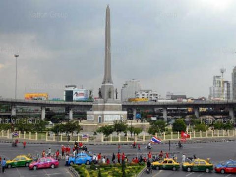 เสื้อแดงหน้าบัวแก้วสมทบอนุสาวรีย์ชัยฯ