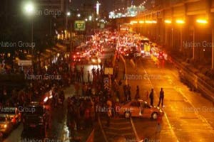 ลูกอดีต รมว.เกษตรฯ ซิ่งเบนซ์เสยแท็กซี่เสื้อแดงพังยับ!!