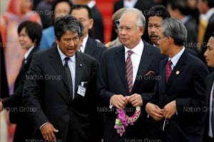 10 ผู้นำอาเซียนไม่สนใจเสื้อแดงป่วนการประชุม