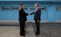 ผู้นำเกาหลี 2 ชาติพูดอะไรบ้างเมื่อพบกัน 'ครั้งแรก'