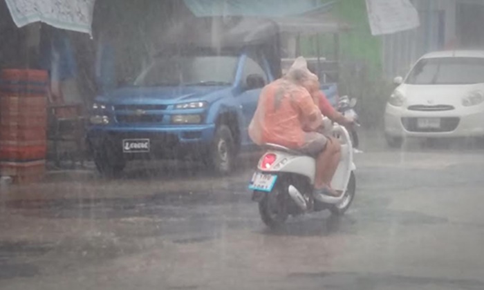 กรมอุตุฯ ชี้ทั่วไทยยังฝนตกชุ่มฉ่ำ ระวังพายุฤดูร้อน ภาคใต้ทวีคลื่นลมแรง