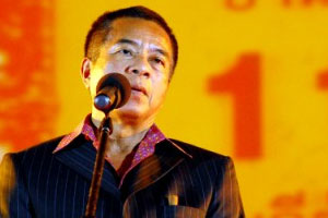 วีระ มอบตัวตำรวจ-หลังยุติชุมนุม