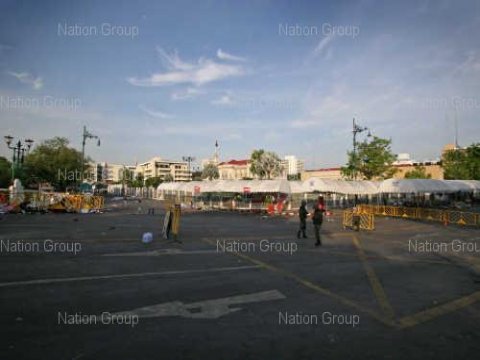 กองทัพปรับลดกำลังพลยังคุมเข้มกลางคืน