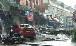 ย่อยยับทั้งเมือง พายุลูกเห็บถล่มกลางเมืองนครพนมราบเป็นหน้ากลอง
