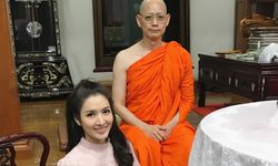 "แอฟ ทักษอร" สุดปลาบปลื้ม เผยภาพ "คุณพ่ออนุสรณ์" เข้าพิธีอุปสมบท