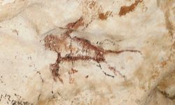 ฮือฮา พบภาพเขียนสีโบราณอายุ 3-5 พันปี มีภาพลิง 7 ตัวโหนเถาวัลย์