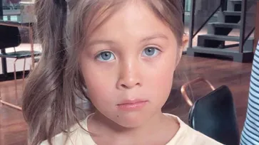 ซูมชัดๆ ความสวยของ "น้องไลลา" ลูกสาวคนโต "พอลล่า" ดวงตาสีฟ้าอมเทา