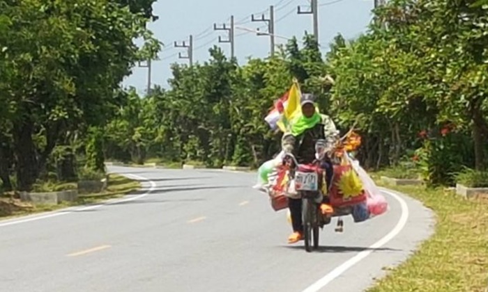 หนุ่มใหญ่สู้ชีวิต ปั่นจักรยานขายของชำทั่วประเทศ