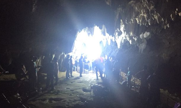 นักฟุตบอลเยาวชน-โค้ช 13 คน หายตัวในถ้ำหลวงฯ เชียงราย ยังหาตัวไม่พบ