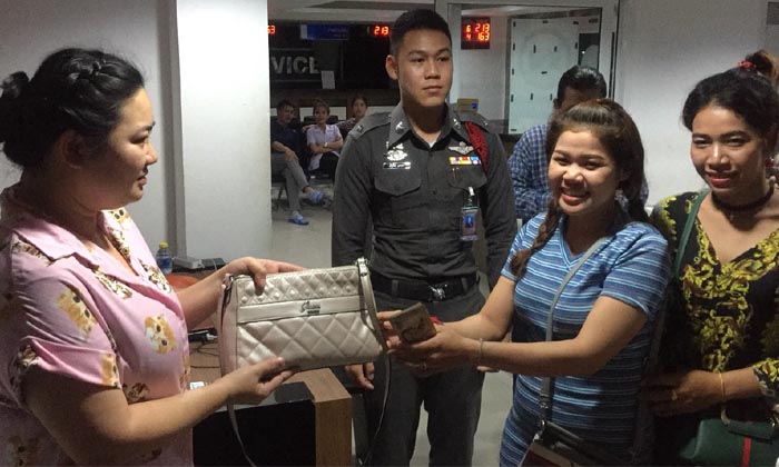 น้ำใจงาม! สาวกัมพูชาเจอกระเป๋าเงิน รีบนำส่งตำรวจ