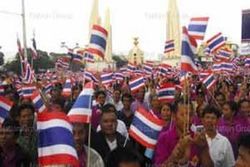 ทรงพระเจริญดังก้องทั่วไทยวันฉัตรมงคล