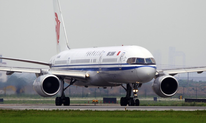 ผู้ช่วยนักบินจีนทำป่วน แอบสูบบุหรี่-เครื่องบินวูบตกหลุมอากาศ