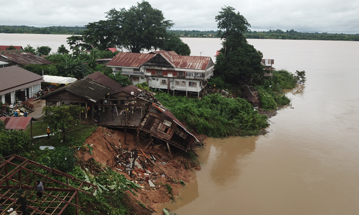 ชุมชนบ้านโบราณถล่ม-ทรุดลงน้ำโขงนับ 10 หลัง ระดมสร้างเขื่อนฟื้นฟูแหล่งท่องเที่ยว