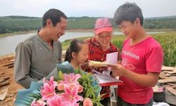 เพชรในตม หนุ่มจีนลูกคนงานก่อสร้าง ได้รับหนังสือตอบรับจากมหาวิทยาลัยชั้นนำ