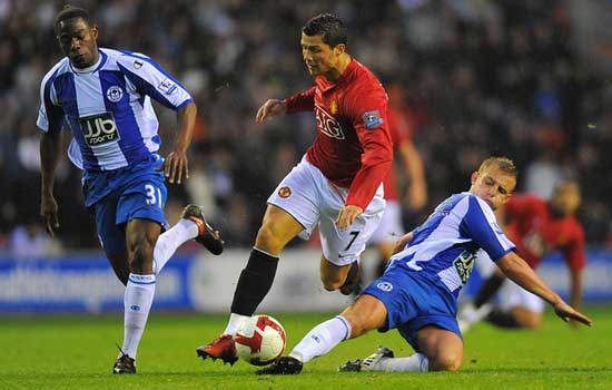 ผีรอรับแชมป์!บุกปราบวีแกน2-1