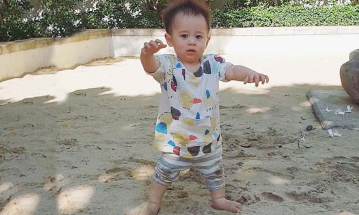 "แม่ชม" ภาคภูมิใจสุดๆ "สายฟ้า รังษีสิงห์พิพัฒน์" หนุ่มน้อยเดินได้แล้ว (มีคลิป)
