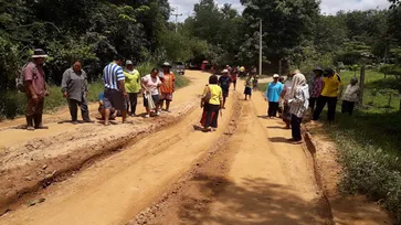 ชาวบ้านสุดทน "ถนนพัง" มานานกว่า 5 ปี เดือดร้อนหลายหมู่บ้าน ไร้หน่วยงานดูแล