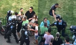 ตำรวจโรมาเนีย บีบคอผู้ประท้วง แต่โดนแก้เกม "กระโดดถีบ" ทีเผลอ จนหน้าทิ่มพื้น