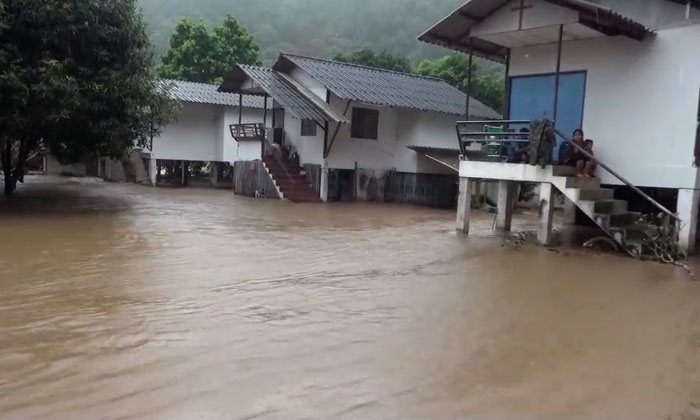 "เบบินคา" เป็นเหตุ พาฝนถล่มแม่ฮ่องสอน "แม่น้ำแม่สะมาด" ทะลักท่วมเดือดร้อนหนัก