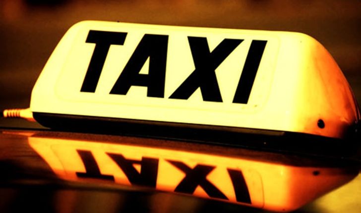 ชายจีนเมาหนัก จ่ายค่าแท็กซี่ผิดเกือบแสน คนขับคืนครึ่งเดียว อ้างที่เหลือทิป