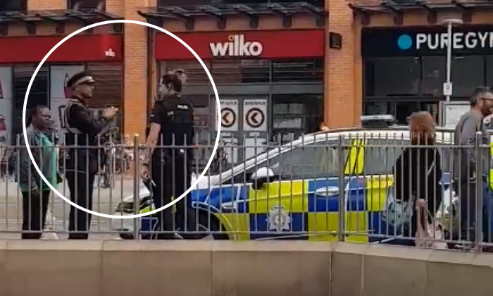 ตำรวจอังกฤษโดนจราจรแจกใบสั่ง หลังจอดรถช่วยเหลือคน ในที่ห้ามจอด