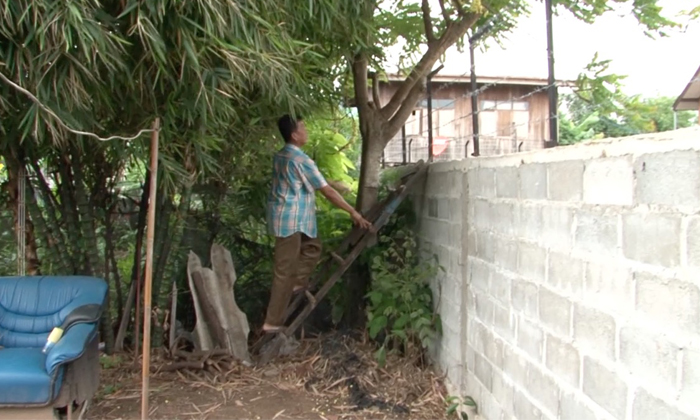 ลุงวัย 56 ปี ร้องทุกข์ถูกเพื่อนบ้านล้อมรั้วปิดทางเข้า-ออกบ้าน ใช้ทางนี้มานาน 30 กว่าปีแล้ว