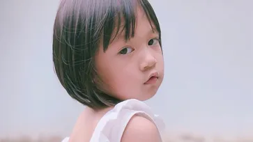 "น้องแสนดี" ลูกสาว "โอ๋ ภัคจีรา" สวยได้แม่ โพสท่าถ่ายรูป อินเนอร์ระดับซุปตาร์