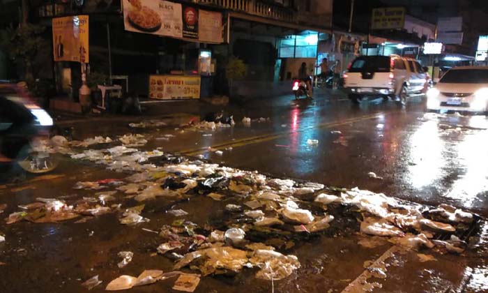 อีกมุมของ “พัทยา” ยามฝนกระหน่ำน้ำท่วมขัง-มองเห็นขยะเกลื่อนเมือง