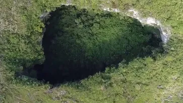 ค้นพบถ้ำใหม่ ใหญ่ระดับโลก ภายในหลุมยุบทางตอนใต้ของจีน