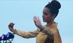 งดงามมาก "ญาญ่า" รำบวงสรวงบูชาพญานาค ลานนาคาเบิกฟ้า หนองคาย (มีคลิป)