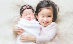 สองสาวน่าเอ็นดู "น้องปริม-น้องปราง" ลูกแม่เบนซ์ พ่อมิค ถ่ายแบบคู่กันครั้งแรก