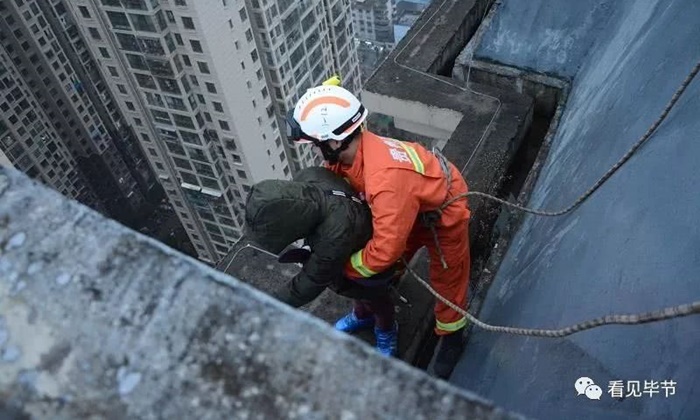 เด็กชายจีนวัย 8 ขวบ จะกระโดดตึก 33 ชั้น เหตุเพราะ “ไม่อยากไปโรงเรียน”