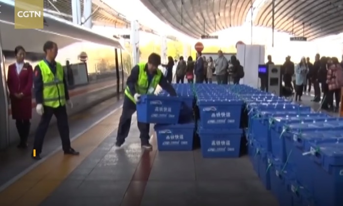 ส่งไวทันใจ “ฟู่ซิง” รถไฟความเร็วสูงจีนกับครั้งแรกจัดส่งพัสดุ “วันคนโสด”