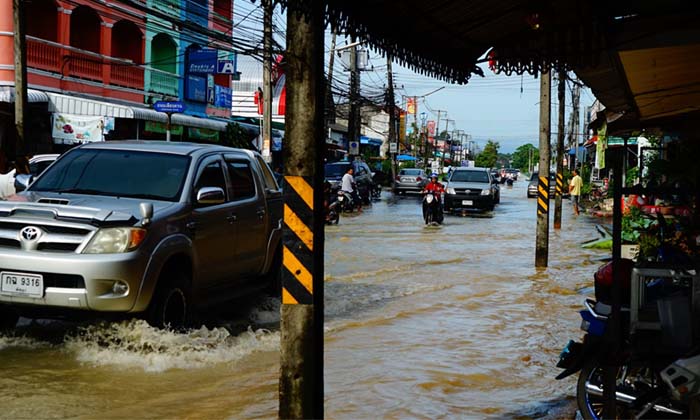 พัทลุงอ่วมหนัก น้ำป่าไหลท่วมบ้านเรือน "ตลาดควนขนุน" เดือดร้อนกว่า 70 ครัวเรือน