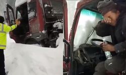 คนขับรถบรรทุกน้ำตาไหลพราก เห็นตำรวจมาช่วย หลังติดพายุหิมะนานเป็นคืน