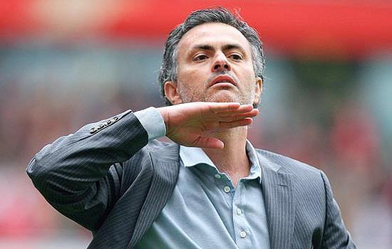 มูนอนยันไม่ย้ายคุมชุดขาว