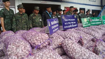 ทหารสนธิกำลังจับกระเทียมเถื่อนนำเข้าจากเพื่อนบ้าน-เผยต่อวันซุกเข้าไทยกว่า 100 ตัน