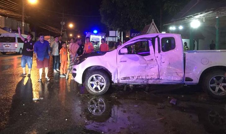 รถกระบะซิ่งเสียหลัก ชนรถมอเตอร์ไซค์สวนทาง หนุ่มฝรั่งเศส-แฟนชาวไทยดับ 2 ราย