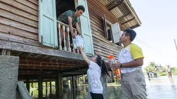 น้ำใจไทย จิตอาสาเดินหน้าช่วยเหลือพี่น้องผู้ประสบวาตภัยพายุปาบึกอย่างต่อเนื่อง