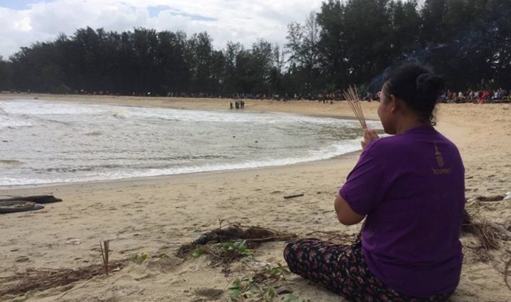 จุดธูปวอนหาดนราทัศน์ คลื่นกลืนร่างเด็กชายหายข้ามวัน หลังป้ายอมสละชีวิต