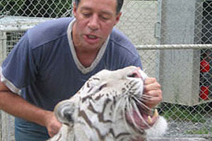 เสือขาวดุ! ขย้ำพนักงานสวนสัตว์นิวซีแลนด์เสียชีวิต