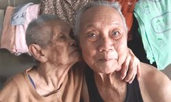 “รักไม่ยอมเปลี่ยนแปลง” ตายายวัย 90 หอมโชว์ลูกหลานครองรักยืนยาวแน่นแฟ้นกว่า 70 ปี