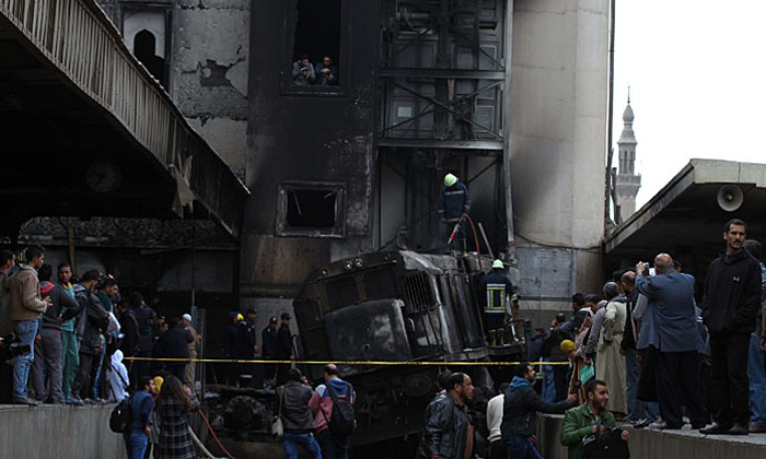 รถไฟอียิปต์พุ่งชนชานชาลา ระเบิดบึ้มกลางสถานีกรุงไคโร คร่าชีวิต 25 ศพ