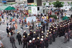 สุเทพสั่งผบ.ตร.ส่งคนกลางเจรจาม็อบคลองเตย