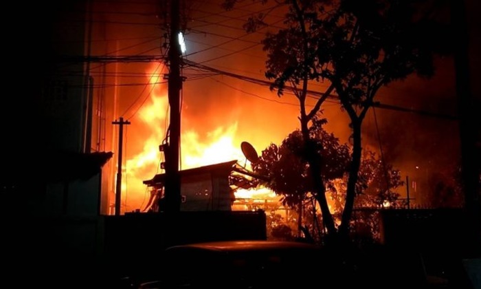 ไฟไหม้ชุมชนด้านหลังวัดเปรมประชากร ปทุมธานี วอดวายบ้านเรือน