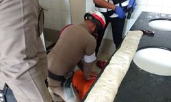 ตำรวจไทยฮีโร่ ปั๊มหัวใจช่วยหนุ่มหมดสติในห้องน้ำปั๊มน้ำมันจนปลอดภัย