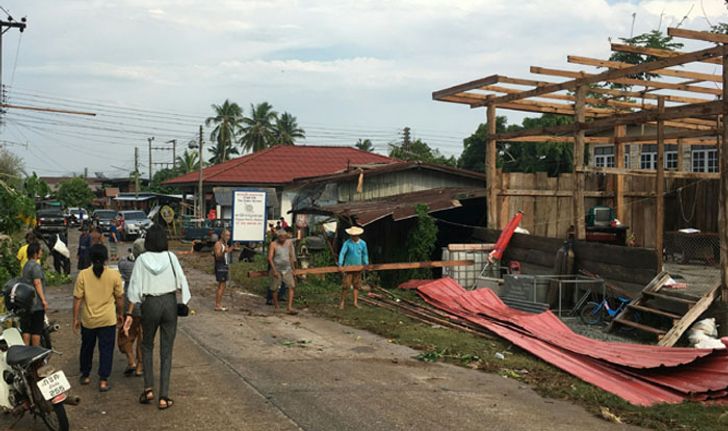 พายุถล่มยับ “เมืองลับแล” ซัดบ้านเรือนประชาชนพินาศสิ้นกว่า 100 ครัวเรือน