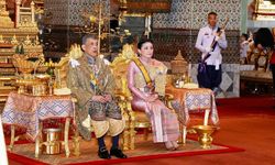 การอ่าน พระปรมาภิไธยพระบาทสมเด็จพระเจ้าอยู่หัว พระนามาภิไธยสมเด็จพระนางเจ้าฯ