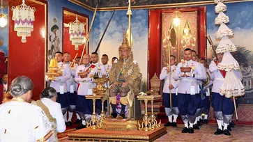 พระราชพิธีบรมราชาภิเษก: ในหลวงฉลองพระองค์  “ครุยมหาจักรี ร.9” สืบสานพระราชปณิธาน